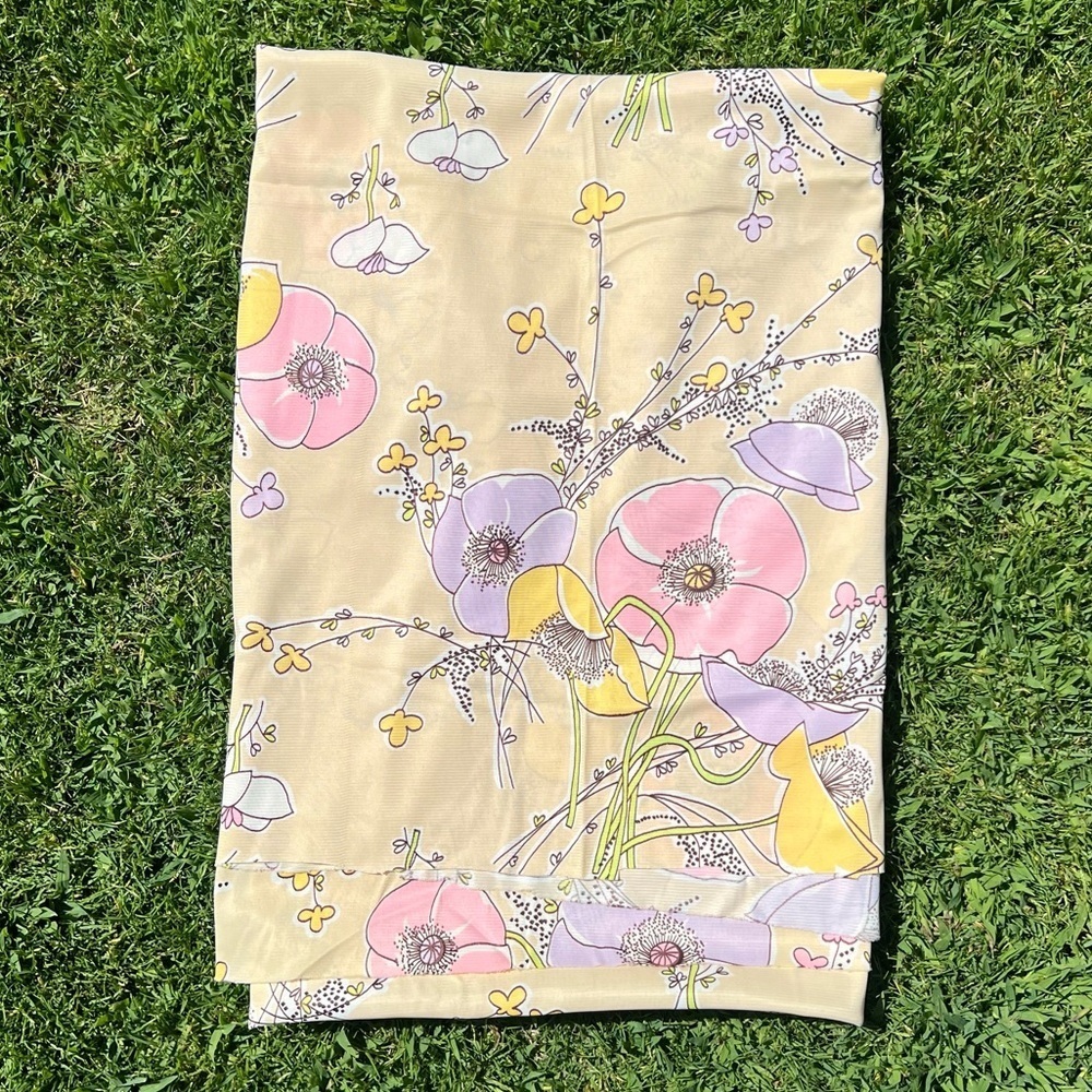 VTG MCM MOD 60'S-70'S PINK PURPLE CREAM FLORAL PRINT SILKY POLY FABRIC 1.9 YDS